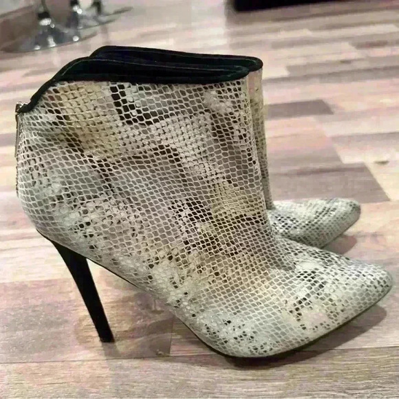 Michael Antonio 5" Snakeskin Ankle Boots Sz. 10 - Picture 3 of 5